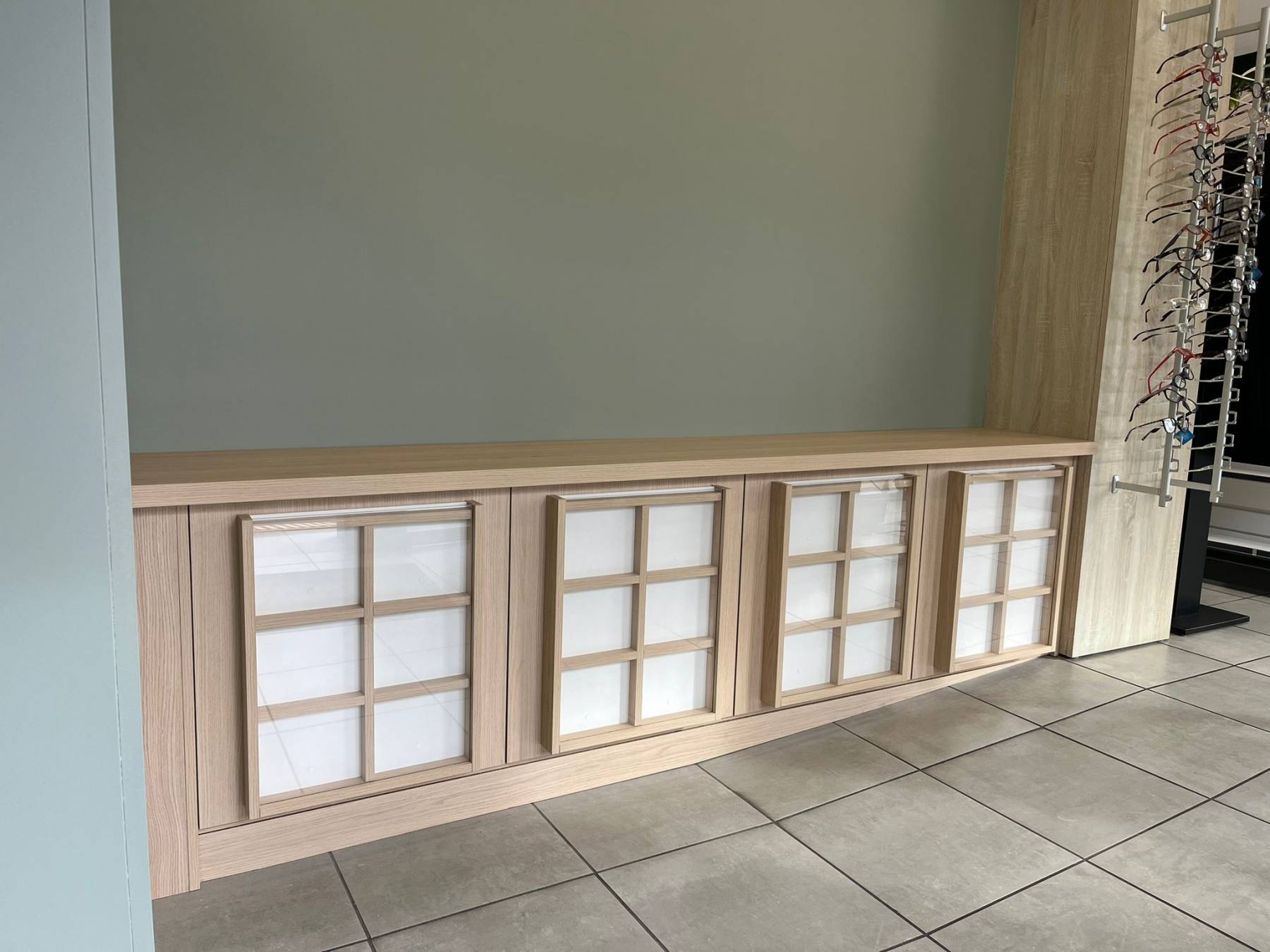 Fabrication et pose agencement d'une pharmacie 